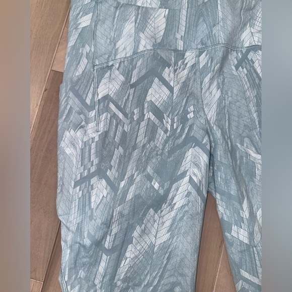 lululemon Swift Speed High-Rise Crop 21" Chevron Jacquard Silver Blue White - Picture 7 of 7